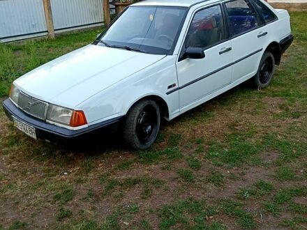 Белый Вольво 440, объемом двигателя 1.7 л и пробегом 100 тыс. км за 1200 $, фото 1 на Automoto.ua