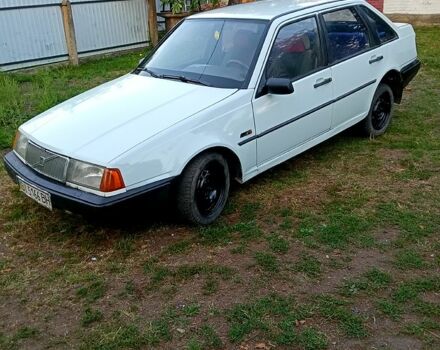 Белый Вольво 440, объемом двигателя 1.7 л и пробегом 100 тыс. км за 1200 $, фото 1 на Automoto.ua