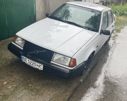 Білий Вольво 440, об'ємом двигуна 1.7 л та пробігом 360 тис. км за 1600 $, фото 1 на Automoto.ua