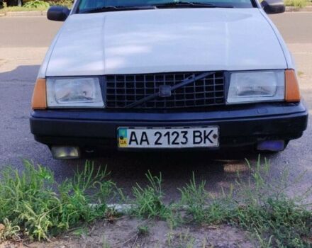 Белый Вольво 440, объемом двигателя 1.8 л и пробегом 281 тыс. км за 1400 $, фото 1 на Automoto.ua
