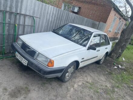 Белый Вольво 440, объемом двигателя 1.7 л и пробегом 280 тыс. км за 650 $, фото 1 на Automoto.ua