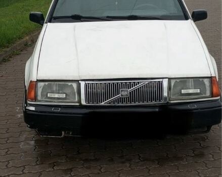 Белый Вольво 440, объемом двигателя 1.8 л и пробегом 275 тыс. км за 650 $, фото 1 на Automoto.ua