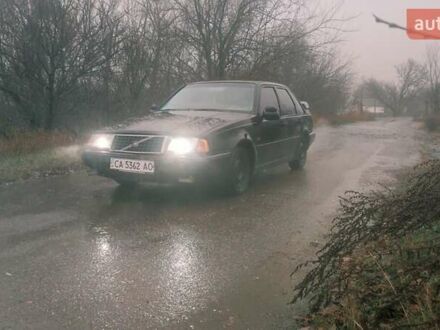 Черный Вольво 440, объемом двигателя 1.7 л и пробегом 200 тыс. км за 900 $, фото 1 на Automoto.ua