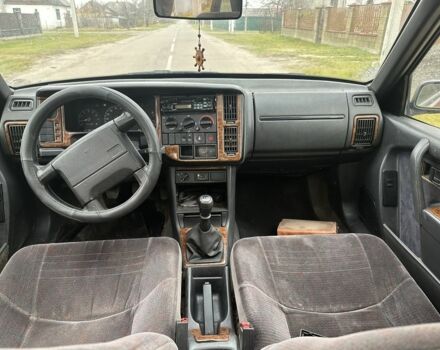 Красный Вольво 440, объемом двигателя 1.8 л и пробегом 280 тыс. км за 1200 $, фото 7 на Automoto.ua