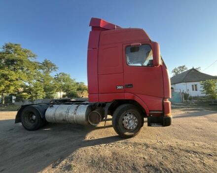 Красный Вольво 440, объемом двигателя 12.1 л и пробегом 999 тыс. км за 3900 $, фото 5 на Automoto.ua