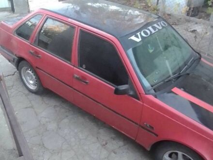 Красный Вольво 440, объемом двигателя 1 л и пробегом 453 тыс. км за 550 $, фото 1 на Automoto.ua