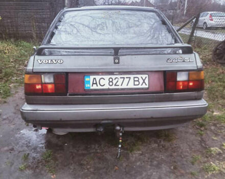 Серый Вольво 440, объемом двигателя 1.8 л и пробегом 150 тыс. км за 900 $, фото 2 на Automoto.ua