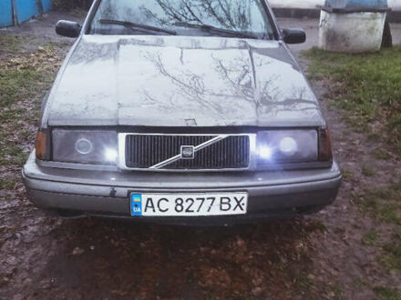 Серый Вольво 440, объемом двигателя 1.8 л и пробегом 150 тыс. км за 900 $, фото 1 на Automoto.ua