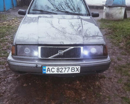 Серый Вольво 440, объемом двигателя 1.8 л и пробегом 150 тыс. км за 900 $, фото 1 на Automoto.ua