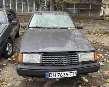 Серый Вольво 440, объемом двигателя 1.7 л и пробегом 280 тыс. км за 1100 $, фото 1 на Automoto.ua