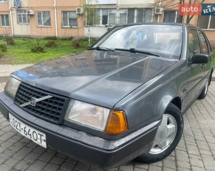 Серый Вольво 440, объемом двигателя 1.8 л и пробегом 267 тыс. км за 800 $, фото 1 на Automoto.ua