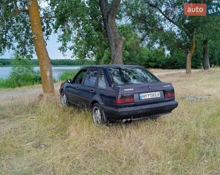 Синий Вольво 440, объемом двигателя 1.72 л и пробегом 300 тыс. км за 750 $, фото 1 на Automoto.ua