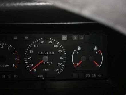 Зелений Вольво 440, об'ємом двигуна 2 л та пробігом 125 тис. км за 3000 $, фото 1 на Automoto.ua