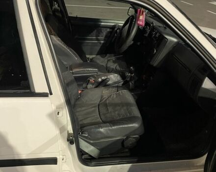 Білий Вольво 460, об'ємом двигуна 1.8 л та пробігом 275 тис. км за 1600 $, фото 5 на Automoto.ua