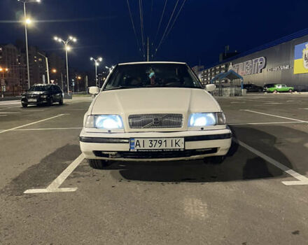 Белый Вольво 460, объемом двигателя 1.79 л и пробегом 275 тыс. км за 1300 $, фото 1 на Automoto.ua