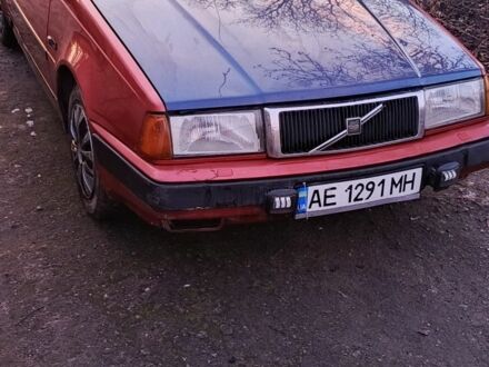 Вольво 460 1990 у Кам'янське (Дніпродзержинськ) на Automoto.ua Червоний Вольво 460, об'ємом двигуна 1.7 л та пробігом 320 тис. км за 1600 $, фото 1 на Automoto.ua