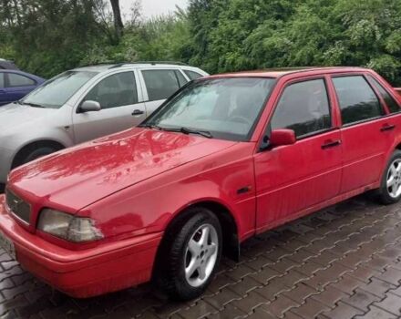 Червоний Вольво 460, об'ємом двигуна 2 л та пробігом 300 тис. км за 995 $, фото 1 на Automoto.ua