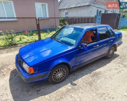 Синий Вольво 460, объемом двигателя 1.7 л и пробегом 296 тыс. км за 1700 $, фото 1 на Automoto.ua