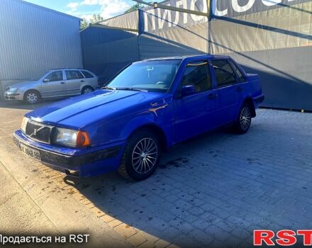 Синий Вольво 460, объемом двигателя 1.7 л и пробегом 230 тыс. км за 950 $, фото 1 на Automoto.ua