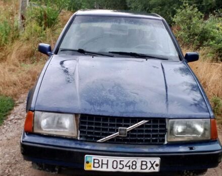 Синий Вольво 460, объемом двигателя 1.7 л и пробегом 800 тыс. км за 900 $, фото 1 на Automoto.ua