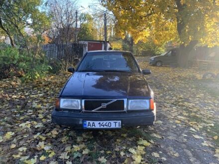 Синий Вольво 460, объемом двигателя 1.7 л и пробегом 370 тыс. км за 388 $, фото 1 на Automoto.ua