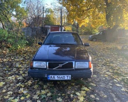 Синий Вольво 460, объемом двигателя 1.7 л и пробегом 370 тыс. км за 388 $, фото 1 на Automoto.ua