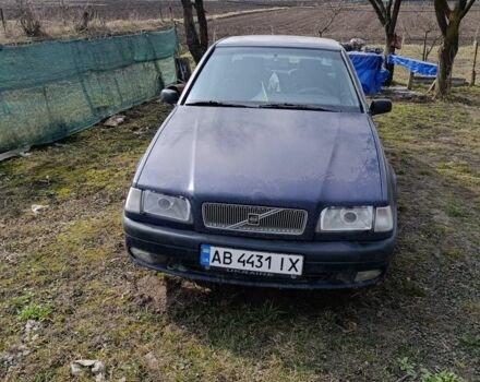 Синий Вольво 460, объемом двигателя 2 л и пробегом 300 тыс. км за 900 $, фото 1 на Automoto.ua