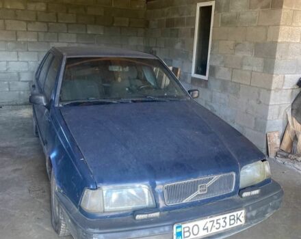 Синий Вольво 460, объемом двигателя 1.9 л и пробегом 360 тыс. км за 420 $, фото 1 на Automoto.ua