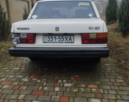 Белый Вольво 740, объемом двигателя 2.3 л и пробегом 350 тыс. км за 900 $, фото 5 на Automoto.ua