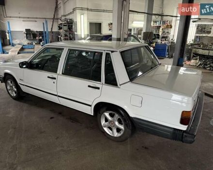 Білий Вольво 740, об'ємом двигуна 2.3 л та пробігом 422 тис. км за 2500 $, фото 1 на Automoto.ua