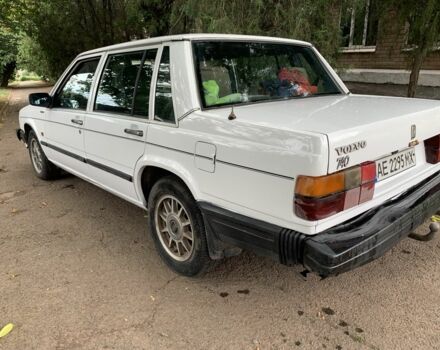 Белый Вольво 740, объемом двигателя 2.4 л и пробегом 355 тыс. км за 1300 $, фото 1 на Automoto.ua