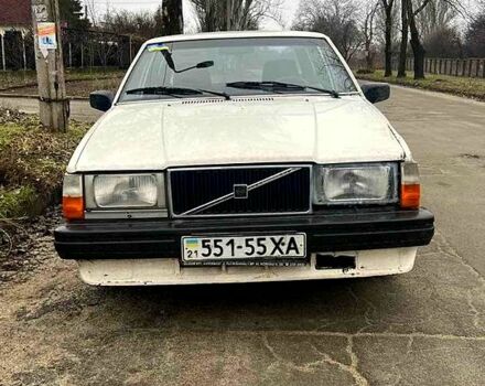 Белый Вольво 740, объемом двигателя 2.3 л и пробегом 190 тыс. км за 600 $, фото 1 на Automoto.ua
