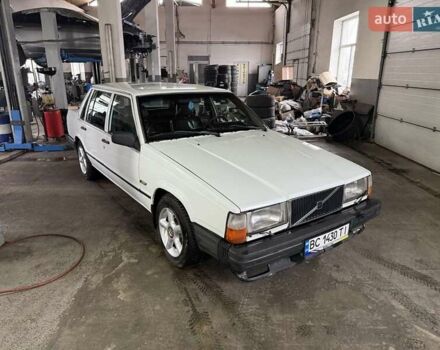Білий Вольво 740, об'ємом двигуна 2.3 л та пробігом 422 тис. км за 2500 $, фото 1 на Automoto.ua