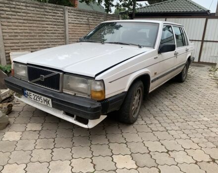 Белый Вольво 740, объемом двигателя 2.4 л и пробегом 336 тыс. км за 1000 $, фото 1 на Automoto.ua
