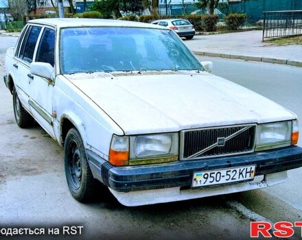 Белый Вольво 740, объемом двигателя 2.3 л и пробегом 480 тыс. км за 497 $, фото 1 на Automoto.ua