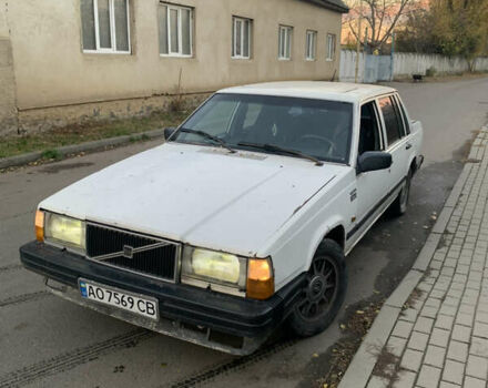 Белый Вольво 740, объемом двигателя 2.4 л и пробегом 450 тыс. км за 800 $, фото 1 на Automoto.ua