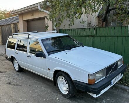 Белый Вольво 740, объемом двигателя 2.3 л и пробегом 280 тыс. км за 2000 $, фото 1 на Automoto.ua