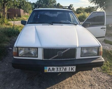 Белый Вольво 740, объемом двигателя 2.4 л и пробегом 135 тыс. км за 1350 $, фото 1 на Automoto.ua