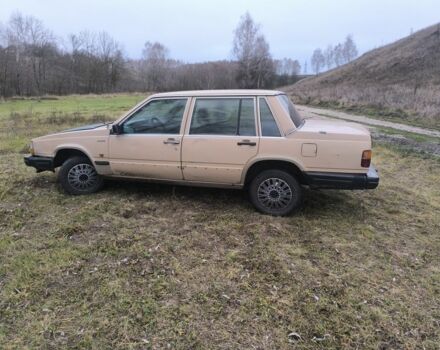 Бежевый Вольво 740, объемом двигателя 0 л и пробегом 400 тыс. км за 700 $, фото 3 на Automoto.ua