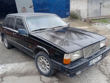 Чорний Вольво 740, об'ємом двигуна 2.3 л та пробігом 144 тис. км за 800 $, фото 1 на Automoto.ua