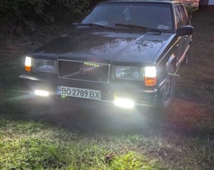 Черный Вольво 740, объемом двигателя 2.3 л и пробегом 300 тыс. км за 1100 $, фото 1 на Automoto.ua