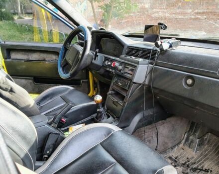 Жовтий Вольво 740, об'ємом двигуна 2.8 л та пробігом 200 тис. км за 2200 $, фото 7 на Automoto.ua