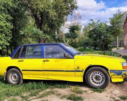 Жовтий Вольво 740, об'ємом двигуна 2.8 л та пробігом 200 тис. км за 2200 $, фото 1 на Automoto.ua