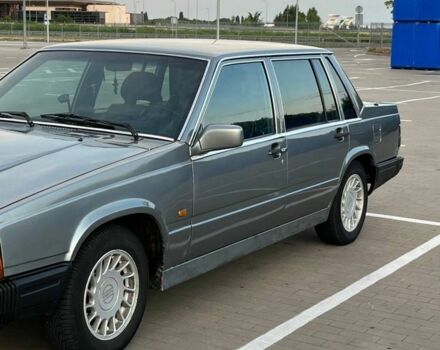 Серый Вольво 740, объемом двигателя 2.3 л и пробегом 300 тыс. км за 2200 $, фото 1 на Automoto.ua