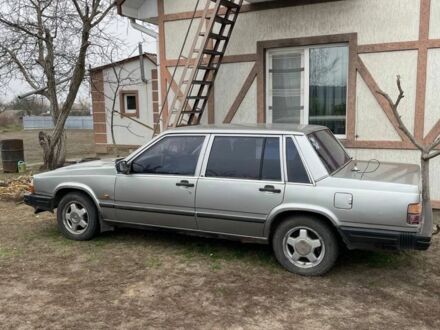 Серый Вольво 740, объемом двигателя 2.3 л и пробегом 300 тыс. км за 600 $, фото 1 на Automoto.ua