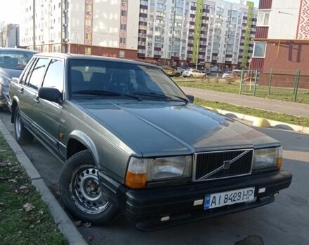 Серый Вольво 740, объемом двигателя 2.3 л и пробегом 300 тыс. км за 1499 $, фото 1 на Automoto.ua