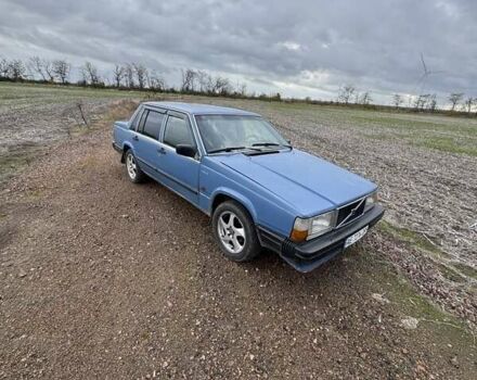 Синий Вольво 740, объемом двигателя 2 л и пробегом 350 тыс. км за 1350 $, фото 1 на Automoto.ua