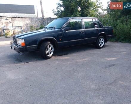 Синий Вольво 740, объемом двигателя 2.4 л и пробегом 250 тыс. км за 1500 $, фото 2 на Automoto.ua