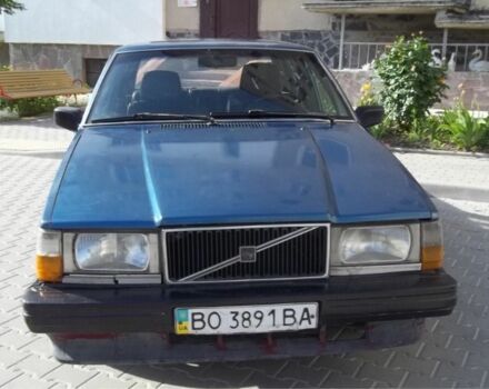 Синий Вольво 740, объемом двигателя 2.4 л и пробегом 300 тыс. км за 1550 $, фото 1 на Automoto.ua