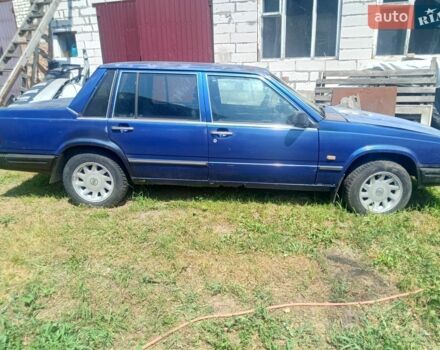 Синий Вольво 740, объемом двигателя 2.3 л и пробегом 600 тыс. км за 650 $, фото 1 на Automoto.ua